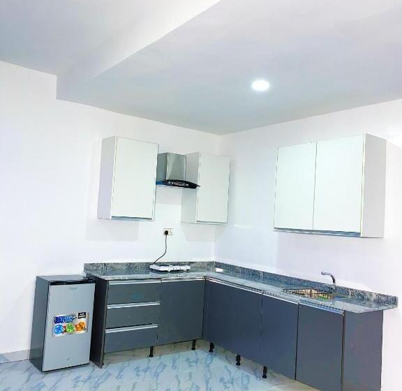 هتل D & D Apartments