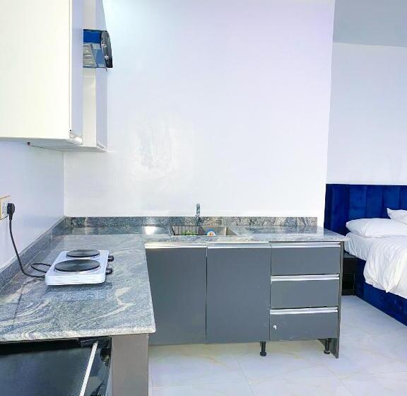 هتل D & D Apartments