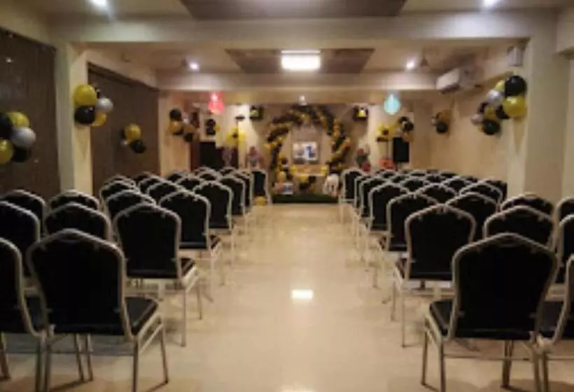 Hotelli Sangram Palace Shirur