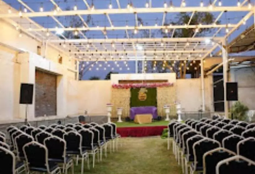 Hotelli Sangram Palace Shirur
