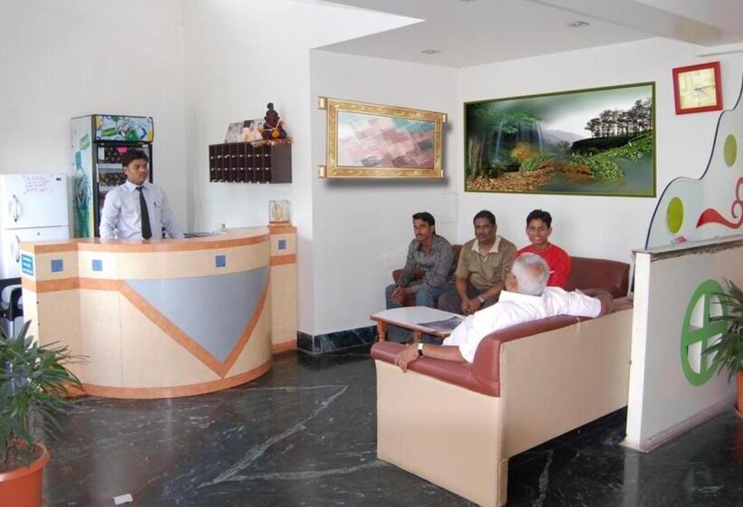 ホテル Sangram Palace Shirur