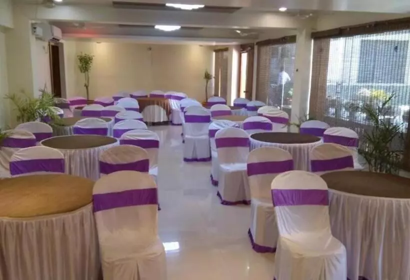 Hotelli Sangram Palace Shirur