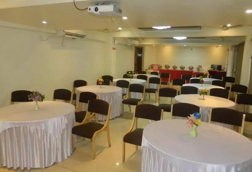 Hotelli Sangram Palace Shirur