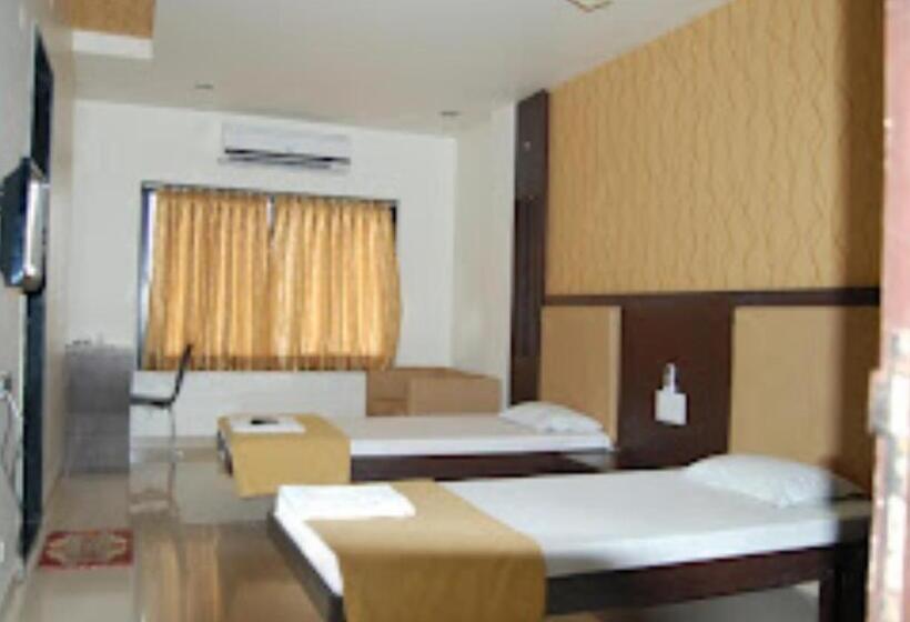 ホテル Sangram Palace Shirur