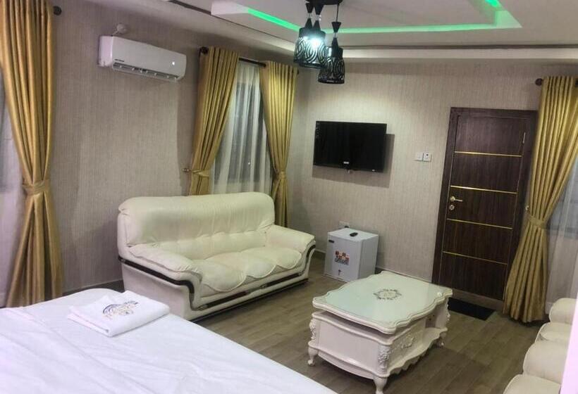 هتل The Royale Premium Inn Iwo