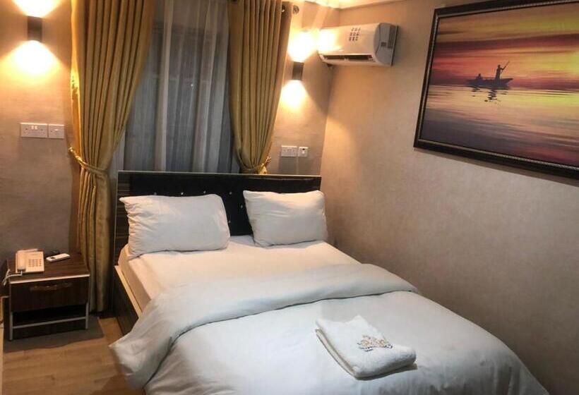 هتل The Royale Premium Inn Iwo