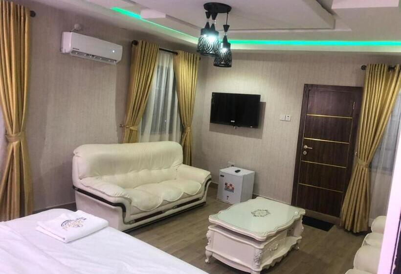 هتل The Royale Premium Inn Iwo