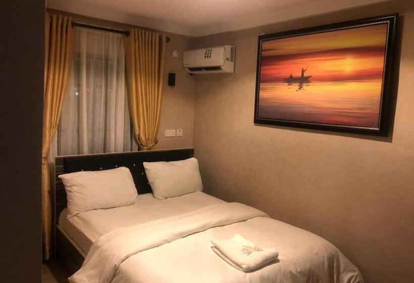 هتل The Royale Premium Inn Iwo