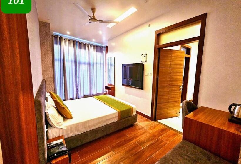 هتل Sharda Dinings Gorakhpur