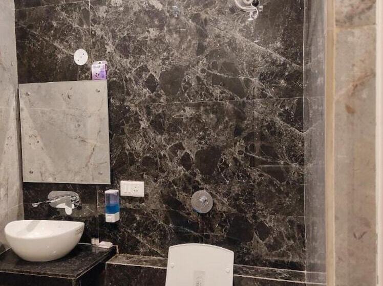 هتل Sharda Dinings Gorakhpur