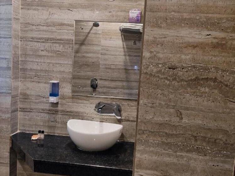 هتل Sharda Dinings Gorakhpur