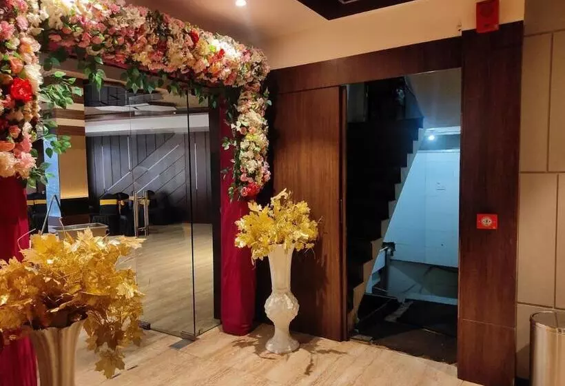 هتل Sharda Dinings Gorakhpur