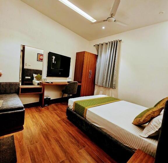 هتل Sharda Dinings Gorakhpur