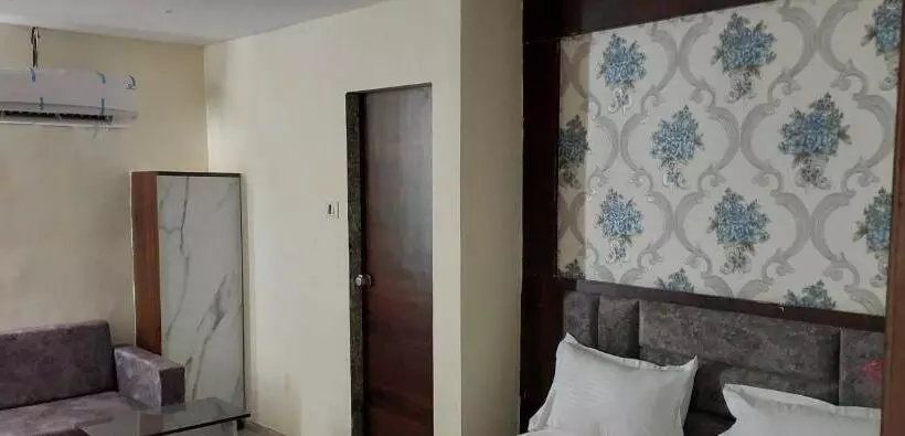Oyo Hotel Golden