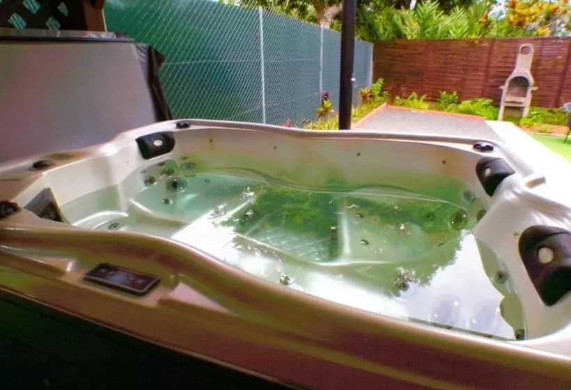 پانسیون Gite Thérèse Lamentin