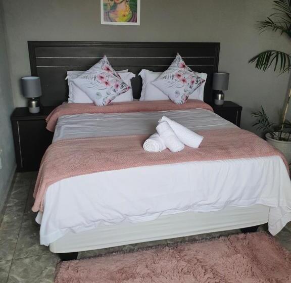 بنسيون Mpucuko Guest House