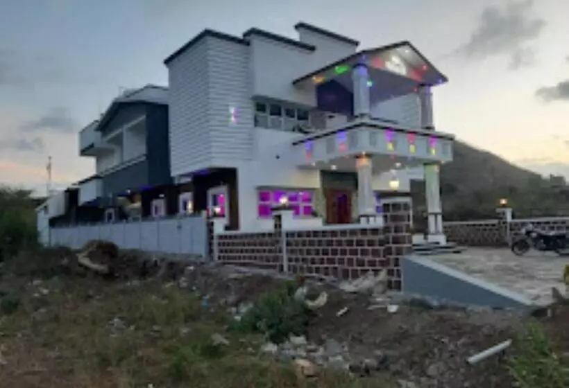 ペンション Nanashri Guest House & Restaurants Pimpalgaon