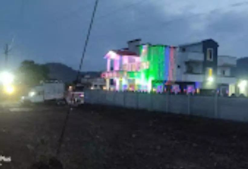 ペンション Nanashri Guest House & Restaurants Pimpalgaon
