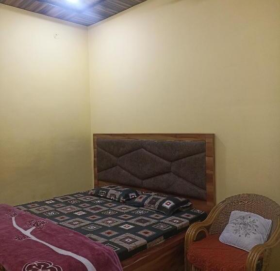 بنسيون Shri Hit Radha Mohan Dham