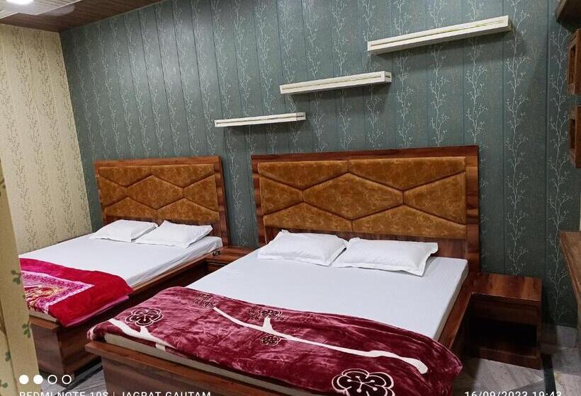 بنسيون Shri Hit Radha Mohan Dham