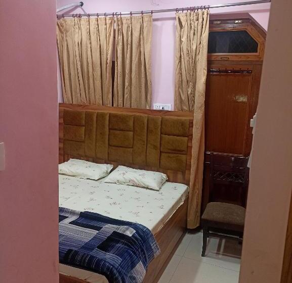 بنسيون Shri Hit Radha Mohan Dham