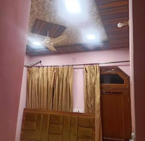 Majatalo Shri Hit Radha Mohan Dham