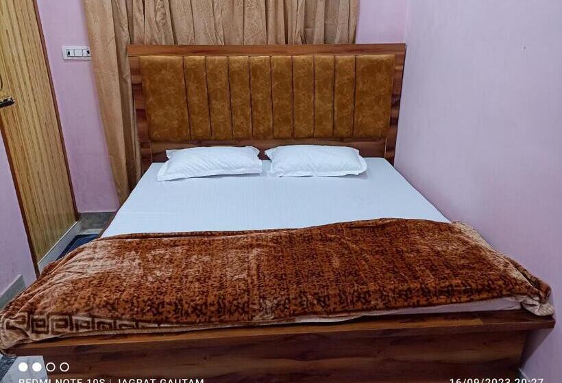 بنسيون Shri Hit Radha Mohan Dham