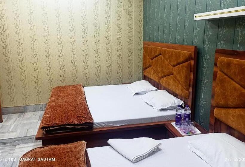 بنسيون Shri Hit Radha Mohan Dham