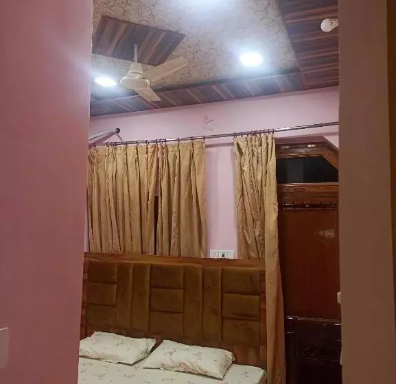 Majatalo Shri Hit Radha Mohan Dham