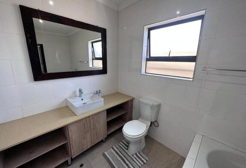 ペンション The Edge Lodge