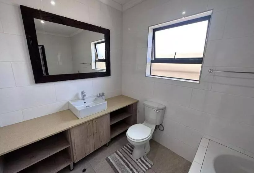 ペンション The Edge Lodge