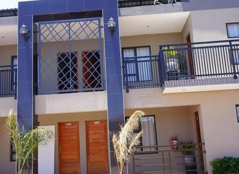 ペンション The Edge Lodge