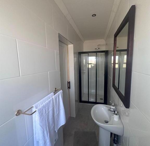 ペンション The Edge Lodge