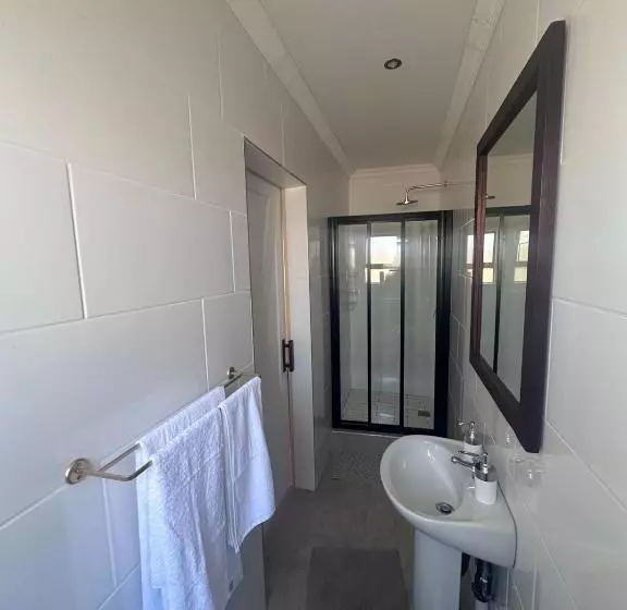 ペンション The Edge Lodge