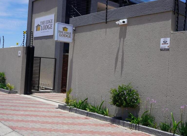 ペンション The Edge Lodge