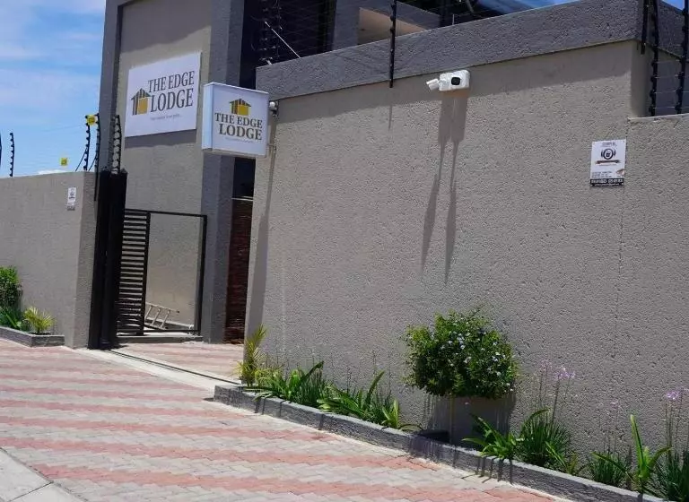 ペンション The Edge Lodge