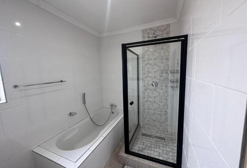 ペンション The Edge Lodge