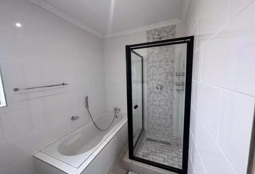 ペンション The Edge Lodge