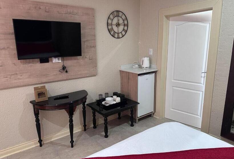 ペンション The Edge Lodge