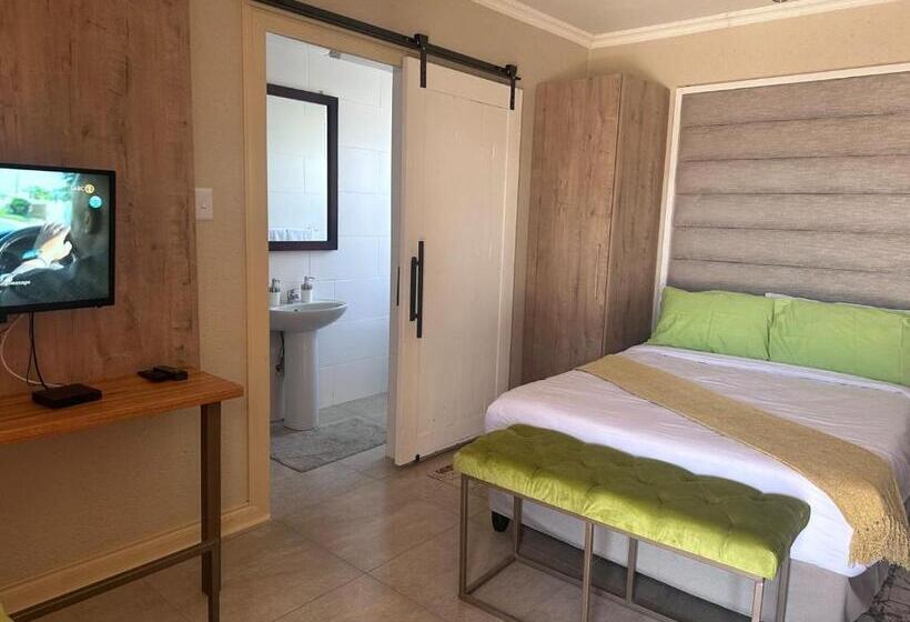 ペンション The Edge Lodge