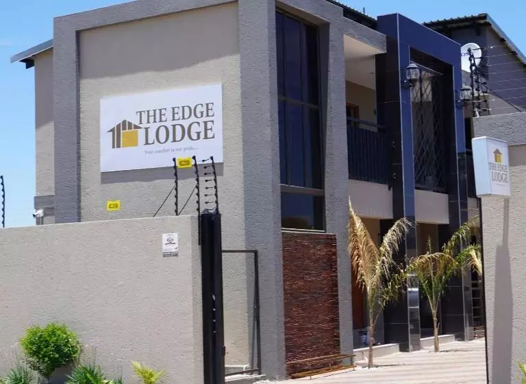 ペンション The Edge Lodge