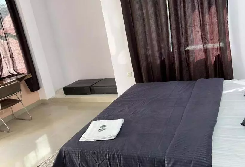 ホテル Chandrajyoti Villa 1