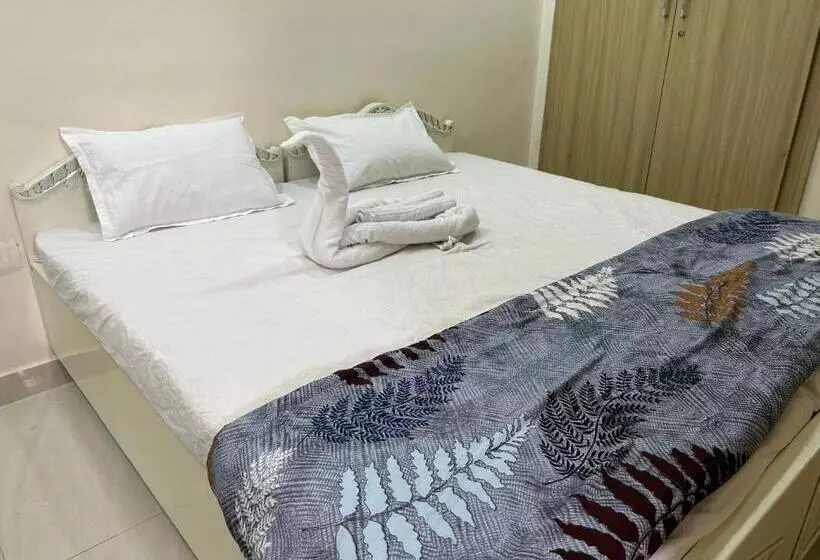 ホテル Chandrajyoti Villa 1