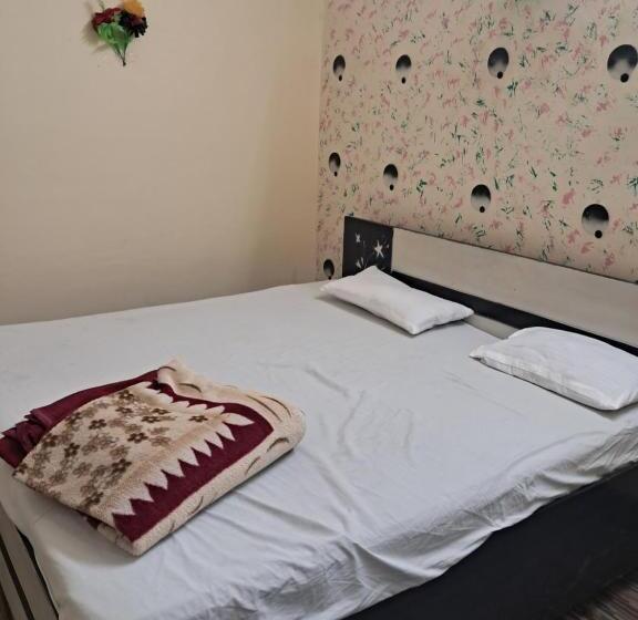 ホテル New Samrat