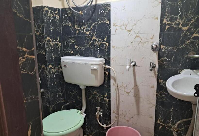 ホテル New Samrat