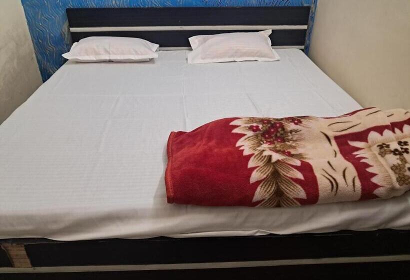 ホテル New Samrat