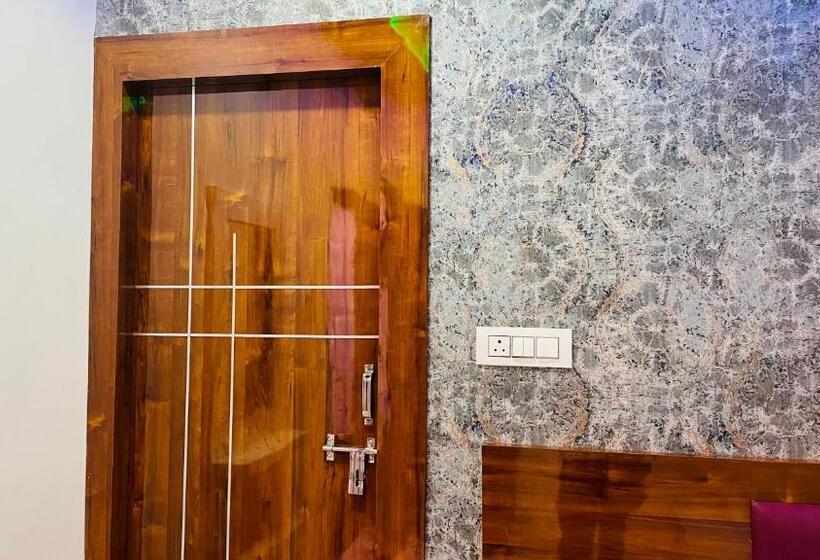 فندق Oyo Uday Grand