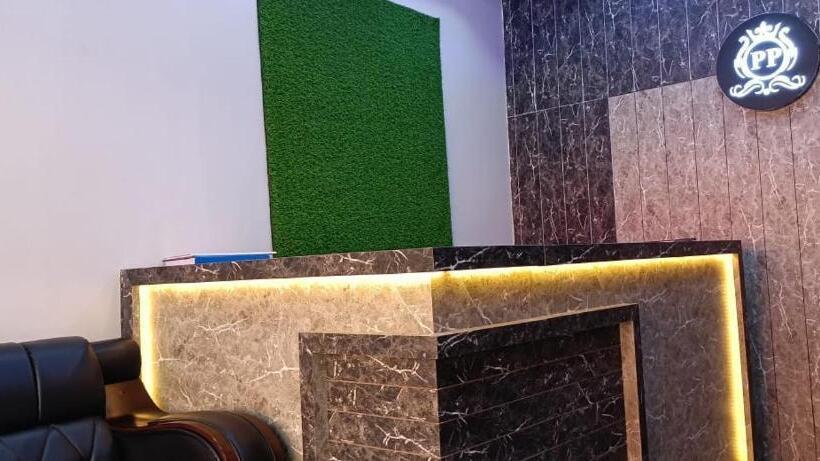 Hotel Pp Crown