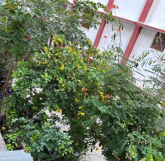 Hotel O Rj Royal Inn