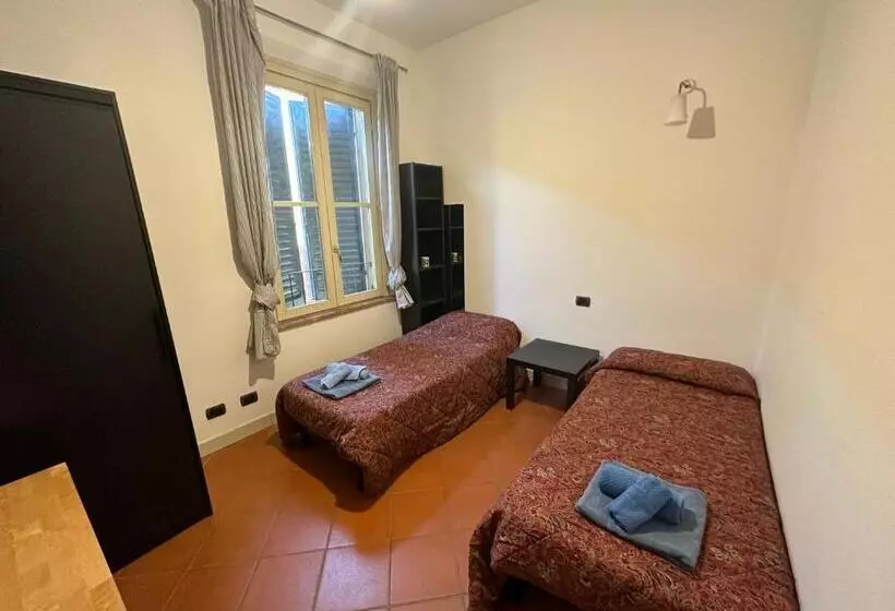 ペンション Asaproom Modena Centro